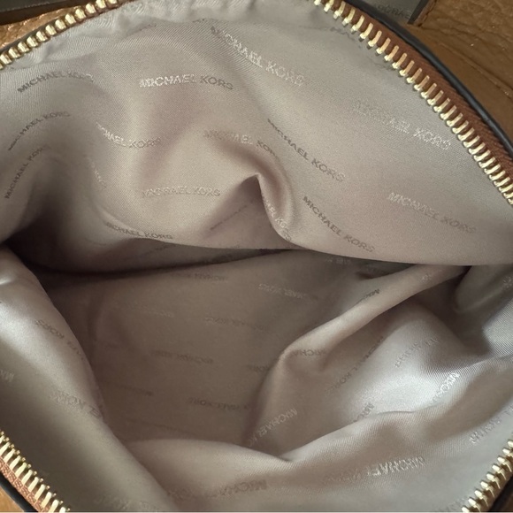 Michael Kors Tan Leather Shoulder Bag - Picture 5 of 6